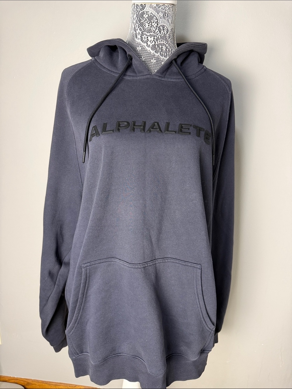Alphalete Pullover Hoodie in Charcoal